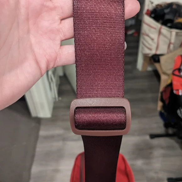 Lululemon Everywhere Belt Bag NWOT - Picture 5 of 5